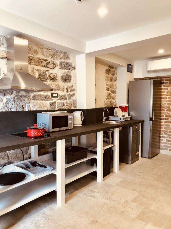 Guesthouse Giraffe Донья-Ластва Экстерьер фото