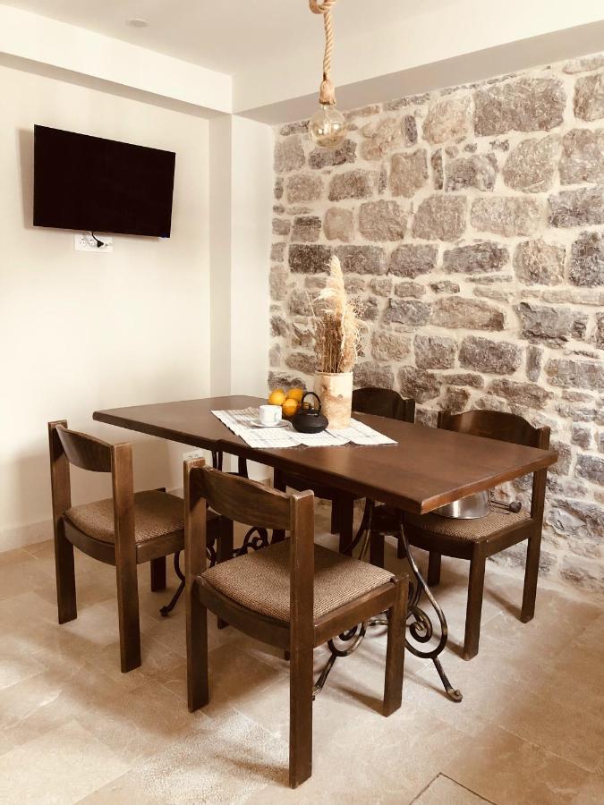 Guesthouse Giraffe Донья-Ластва Экстерьер фото
